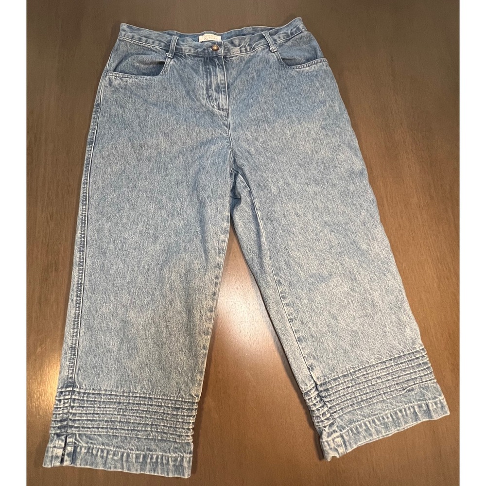 Christopher & Banks Light Wash Pleated Hem Cropped Jeans Size 10 Capris
